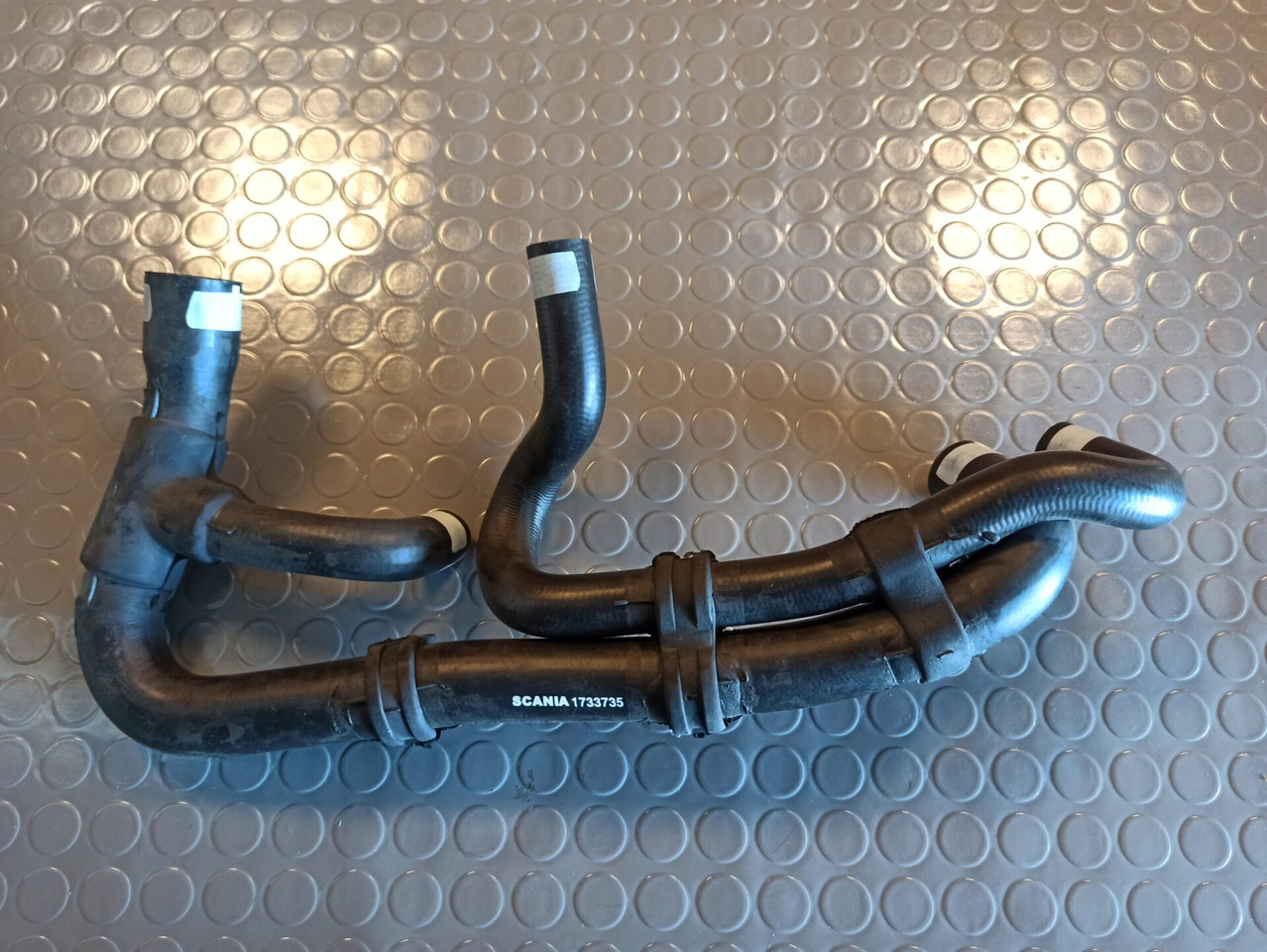 SCANIA HOSE - 1733735 - 发动机及其零件 适用于 卡车:图1 SCANIA HOSE - 1733735 - 发动机及其零件 适用于 卡车:图1