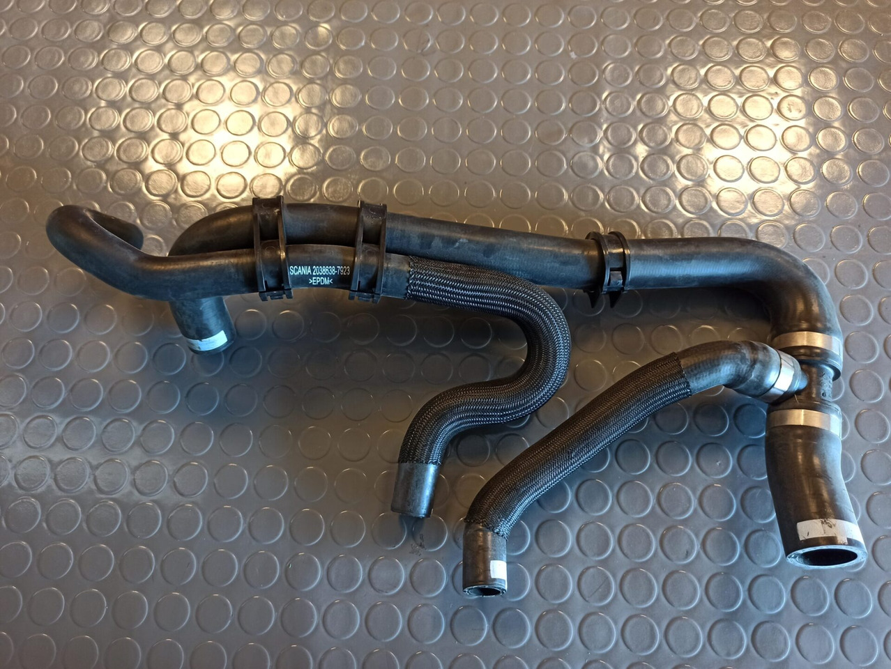 SCANIA HOSE - 2038638 - 发动机及其零件 适用于 卡车:图1 SCANIA HOSE - 2038638 - 发动机及其零件 适用于 卡车:图1