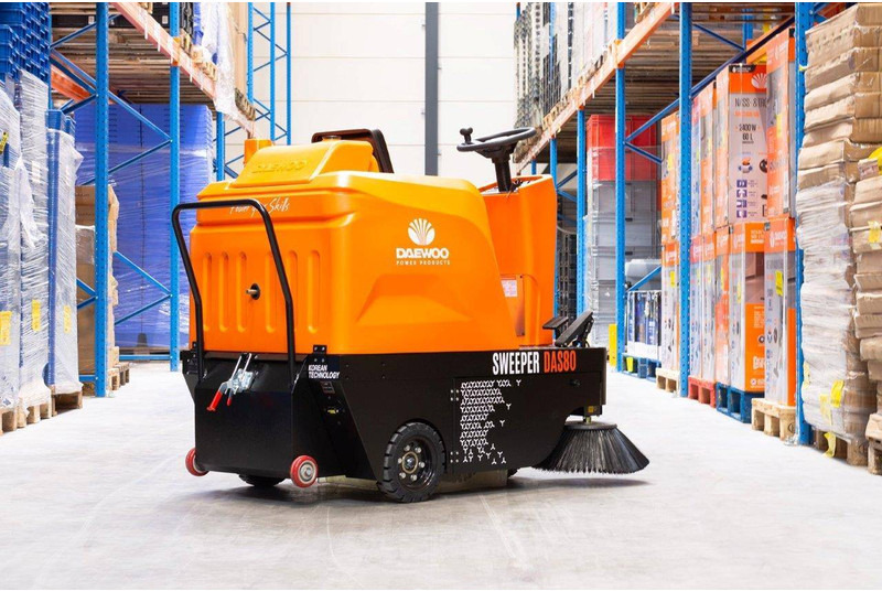 Daewoo DAS80 Zit - 道路清扫机:图4 Daewoo DAS80 Zit - 道路清扫机:图4