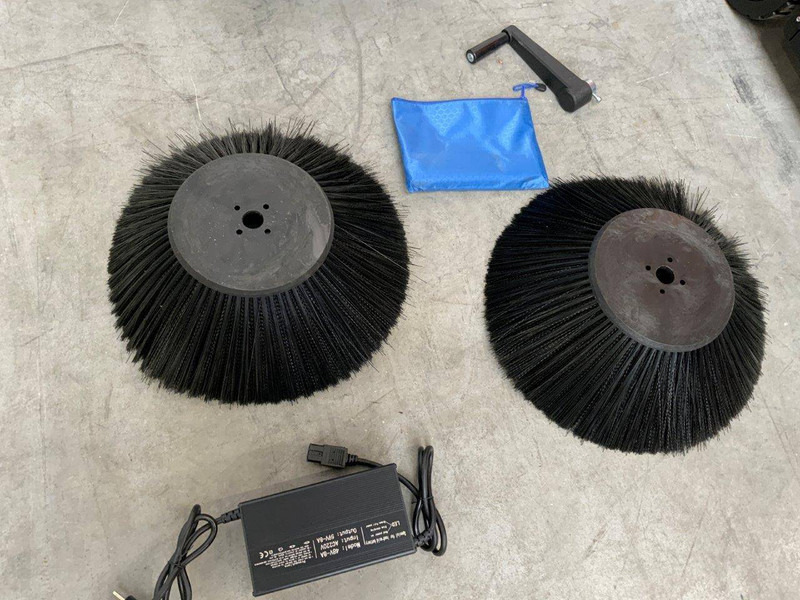 Daewoo Das80 Zit - 道路清扫机:图5 Daewoo Das80 Zit - 道路清扫机:图5