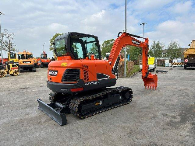 Doosan DX55-9C - 履带式挖掘机:图4 Doosan DX55-9C - 履带式挖掘机:图4