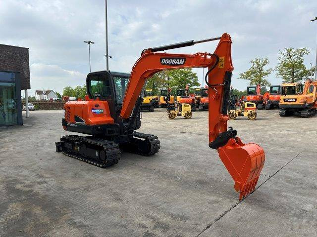 Doosan DX55-9C - 履带式挖掘机:图3 Doosan DX55-9C - 履带式挖掘机:图3