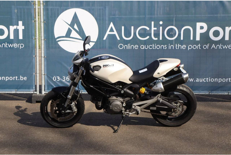 Ducati MONSTER 696 - 摩托车:图2 Ducati MONSTER 696 - 摩托车:图2