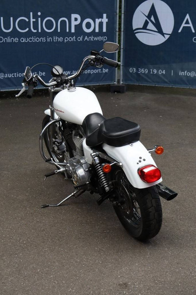 Harley-Davidson Sporster XL883 - 摩托车:图4 Harley-Davidson Sporster XL883 - 摩托车:图4