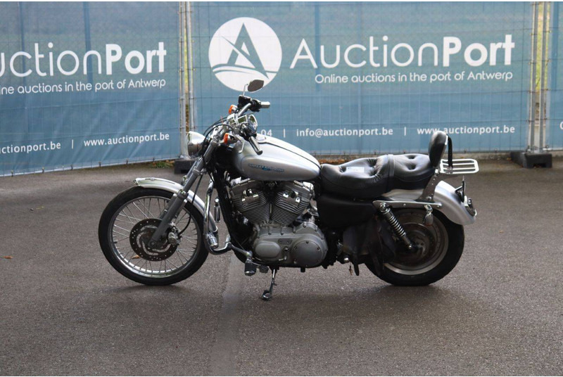 Harley-Davidson Sportster XL 883 - 摩托车:图2 Harley-Davidson Sportster XL 883 - 摩托车:图2