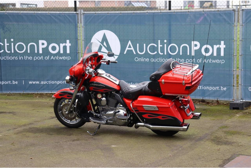 Harley-Davidson Ultra Glide CVO - 摩托车:图3 Harley-Davidson Ultra Glide CVO - 摩托车:图3