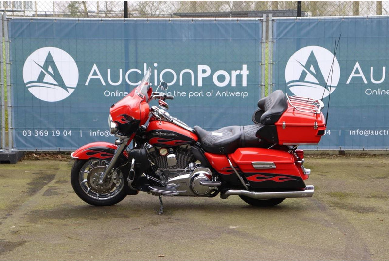 Harley-Davidson Ultra Glide CVO - 摩托车:图2 Harley-Davidson Ultra Glide CVO - 摩托车:图2