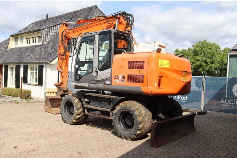 Hitachi ZX140W-3 - 轮式挖掘机:图4 Hitachi ZX140W-3 - 轮式挖掘机:图4