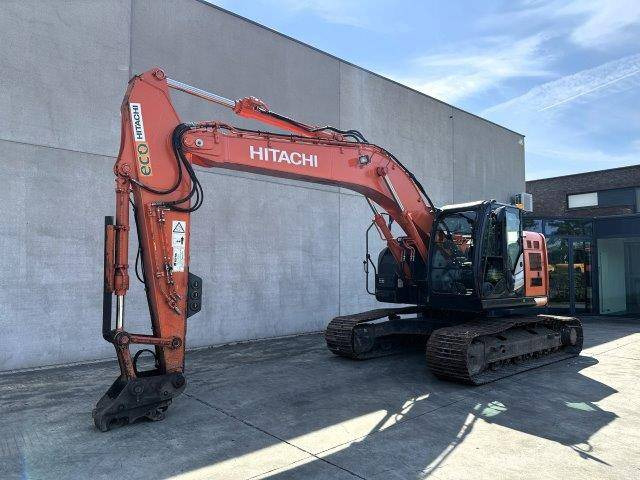 Hitachi ZX225USLC-6 - 履带式挖掘机:图1 Hitachi ZX225USLC-6 - 履带式挖掘机:图1