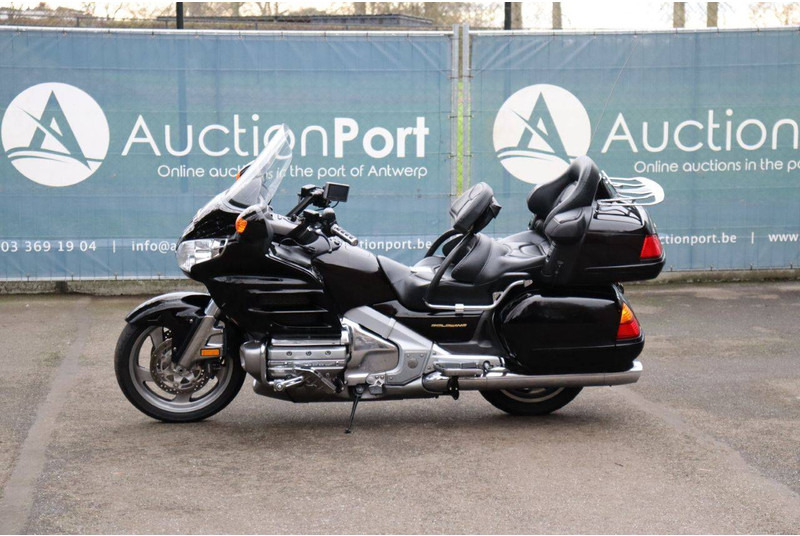 Honda GL1800 - 摩托车:图1 Honda GL1800 - 摩托车:图1