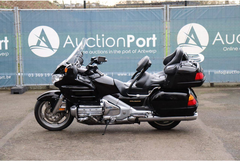 Honda GL1800 - 摩托车:图2 Honda GL1800 - 摩托车:图2