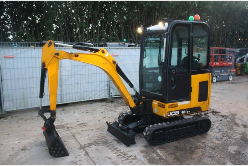JCB 16C-1T3 - 小型挖掘机:图1 JCB 16C-1T3 - 小型挖掘机:图1