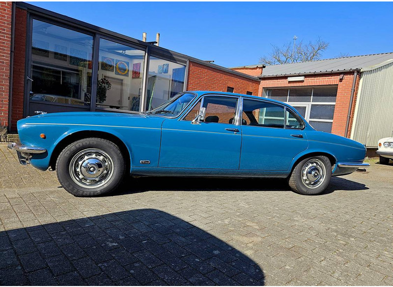 Jaguar XJ 4.2 Manual 4-Speed Overdrive - 轿车:图2 Jaguar XJ 4.2 Manual 4-Speed Overdrive - 轿车:图2