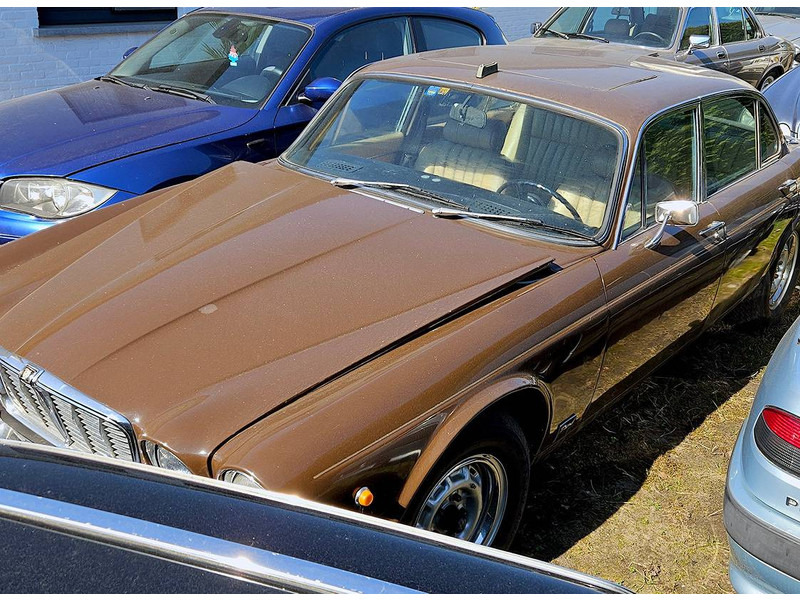 Jaguar 'XJ (series II) 4.2 Manual 4-Speed Overdrive - 轿车:图2 Jaguar 'XJ (series II) 4.2 Manual 4-Speed Overdrive - 轿车:图2