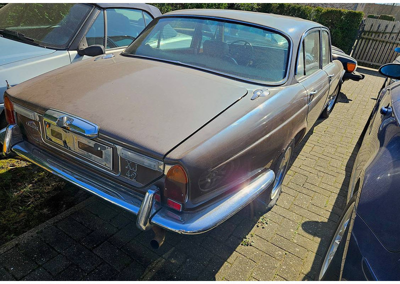 Jaguar 'XJ (series II) 4.2 Manual 4-Speed Overdrive - 轿车:图4 Jaguar 'XJ (series II) 4.2 Manual 4-Speed Overdrive - 轿车:图4