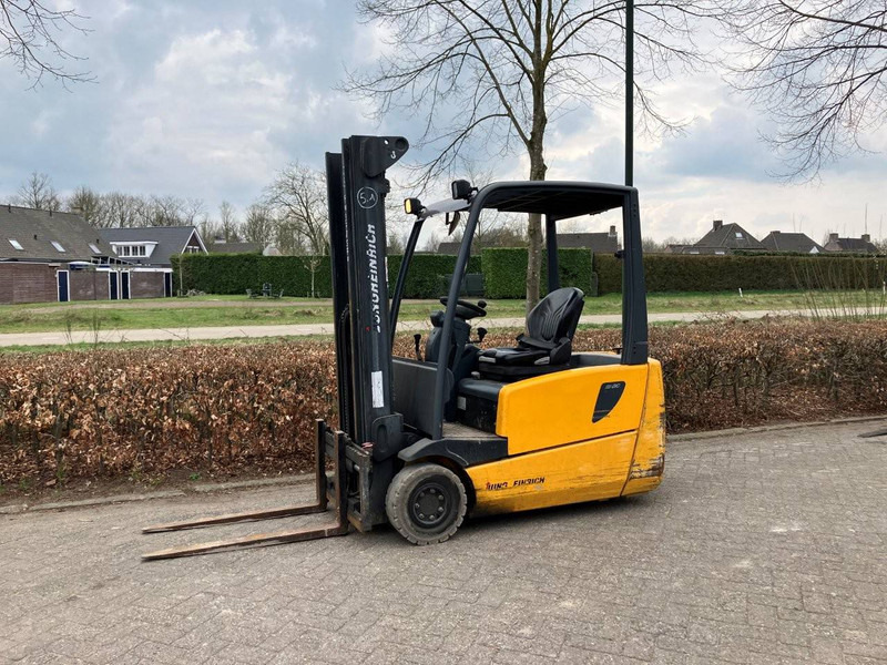 Jungheinrich EFG 216 - 电动叉车:图1 Jungheinrich EFG 216 - 电动叉车:图1