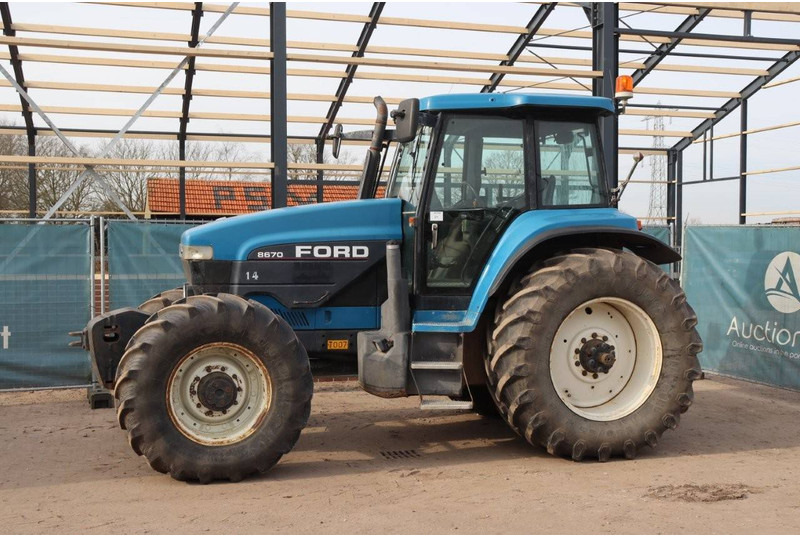 New Holland 8670 - 拖拉机:图1 New Holland 8670 - 拖拉机:图1