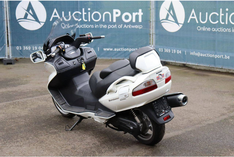 Suzuki Burgman 650 Executive - 摩托车:图4 Suzuki Burgman 650 Executive - 摩托车:图4