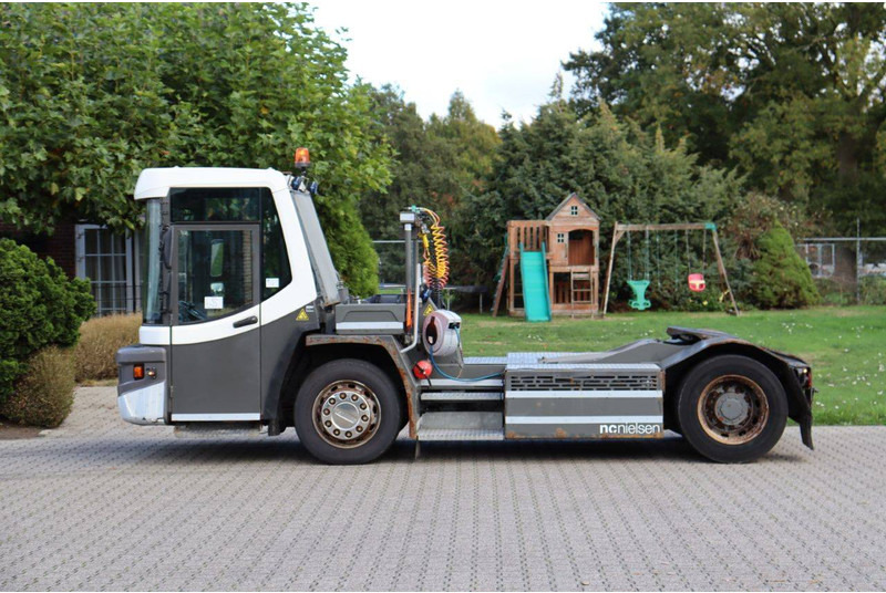 Terberg DT183 Mega - 码头牵引车:图2 Terberg DT183 Mega - 码头牵引车:图2