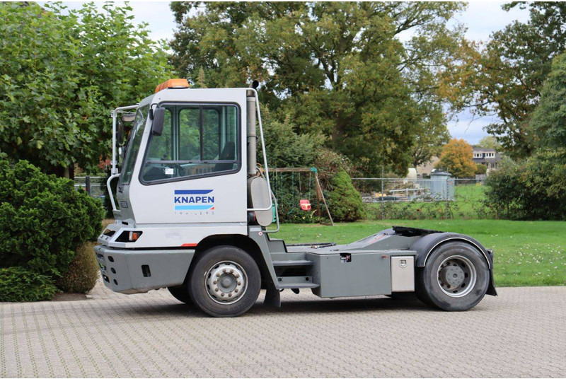 Terberg YT182 - 码头牵引车:图1 Terberg YT182 - 码头牵引车:图1