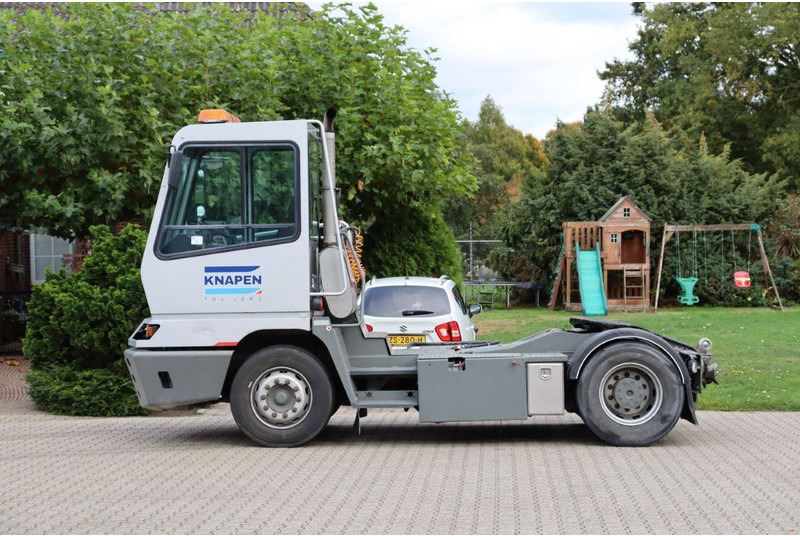 Terberg YT182 - 码头牵引车:图2 Terberg YT182 - 码头牵引车:图2