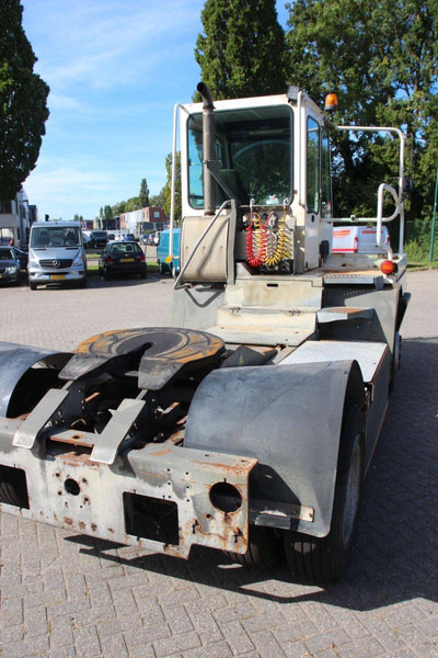 Terberg YT222 - 码头牵引车:图5 Terberg YT222 - 码头牵引车:图5