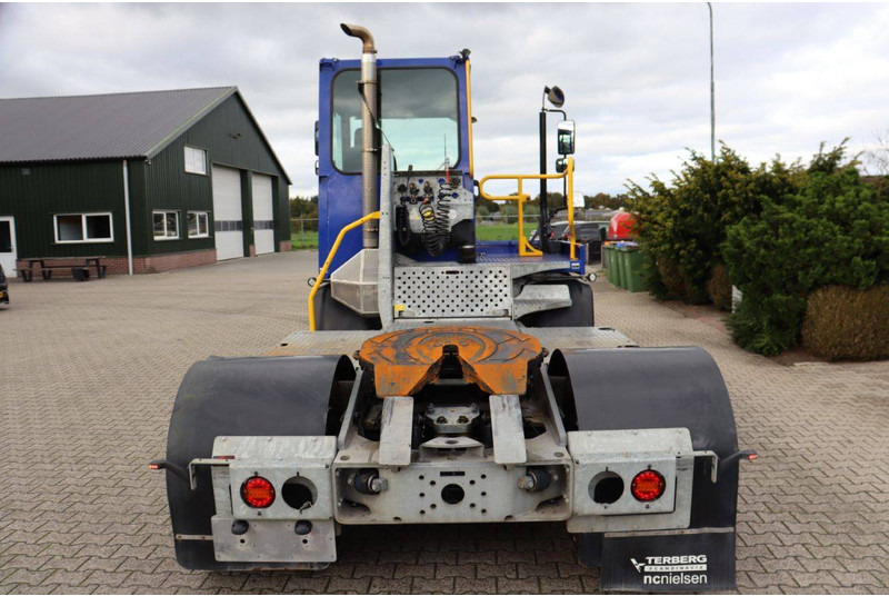 Terberg YT223 - 码头牵引车:图5 Terberg YT223 - 码头牵引车:图5