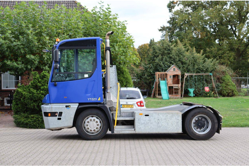 Terberg YT223 - 码头牵引车:图2 Terberg YT223 - 码头牵引车:图2
