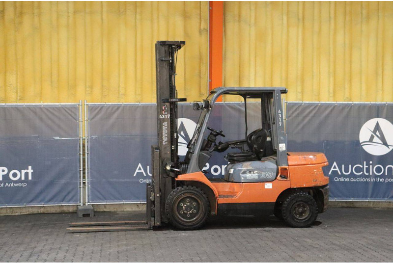 Toyota 02-7FDF30 - 柴油叉车:图1 Toyota 02-7FDF30 - 柴油叉车:图1