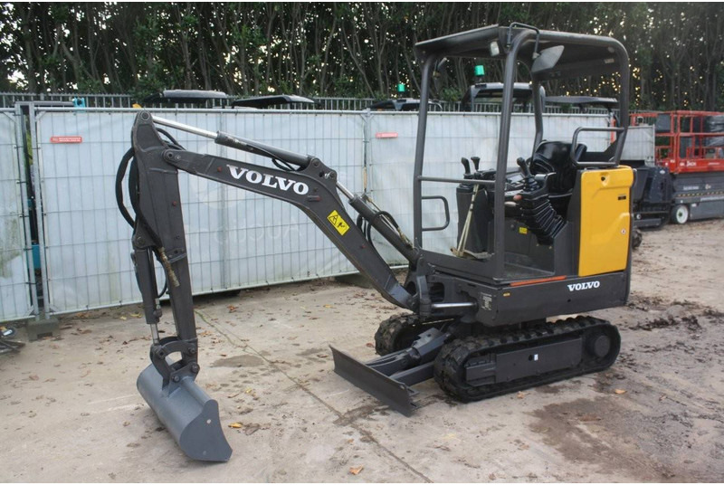 Volvo EC15E - 小型挖掘机:图1 Volvo EC15E - 小型挖掘机:图1