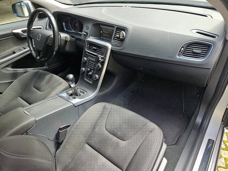 轿车 Volvo V60 D3：图16