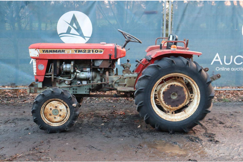 Yanmar YM2210d - 拖拉机:图2 Yanmar YM2210d - 拖拉机:图2