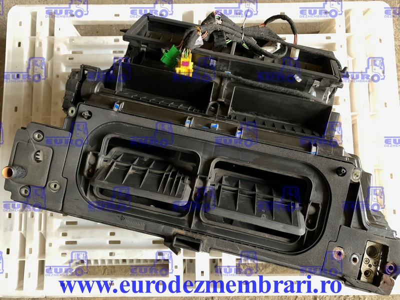 SISTEM CLIMATIZARE IVECO STRALIS 5E9920200 - 驾驶室和内部 适用于 卡车:图1 SISTEM CLIMATIZARE IVECO STRALIS 5E9920200 - 驾驶室和内部 适用于 卡车:图1