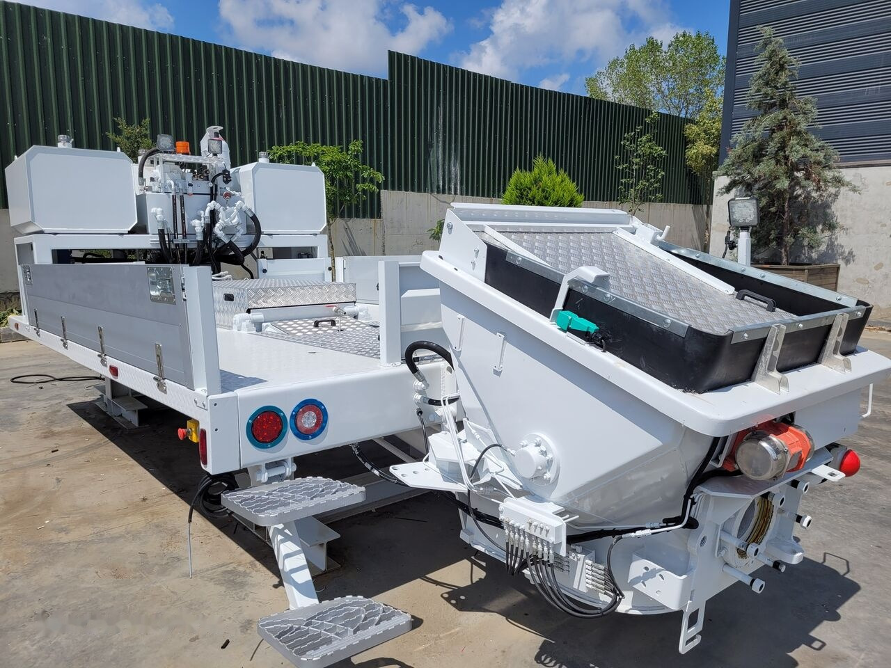 MERCEDES-BENZ New BMS BLP 14-09 on chassis - 混凝土泵车:图1 MERCEDES-BENZ New BMS BLP 14-09 on chassis - 混凝土泵车:图1