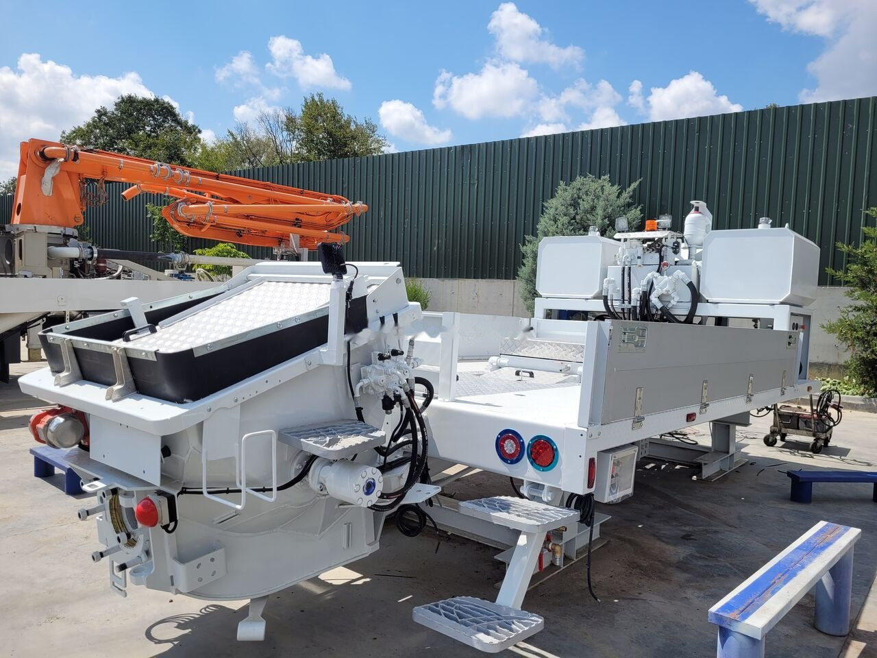 新的 混凝土泵车 MERCEDES-BENZ New BMS BLP 14-09 on chassis：图13