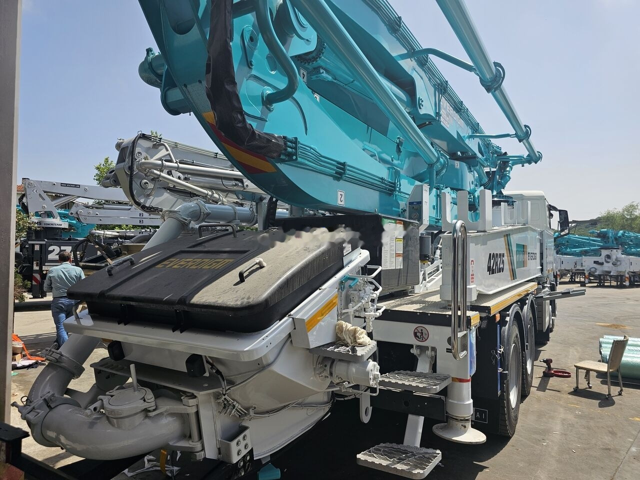 新的 混凝土泵车 Mercedes-Benz New Everdigm ECP 42 CX 5 ECP 42 CX5 on chassis:图13 新的 混凝土泵车 Mercedes-Benz New Everdigm ECP 42 CX 5 ECP 42 CX5 on chassis:图13