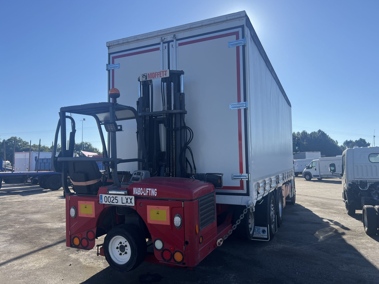 侧帘卡车 CAMION SCANIA 380 CON CARRETILLA MOFFET M4：图9