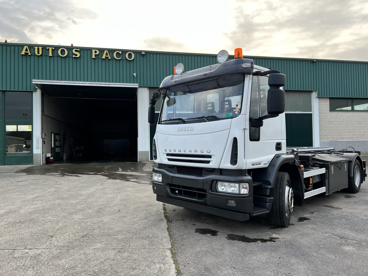 IVECO 300 EN CHASIS - 驾驶室底盘卡车:图3 IVECO 300 EN CHASIS - 驾驶室底盘卡车:图3