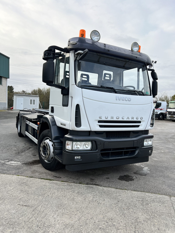 IVECO 300 EN CHASIS - 驾驶室底盘卡车:图1 IVECO 300 EN CHASIS - 驾驶室底盘卡车:图1