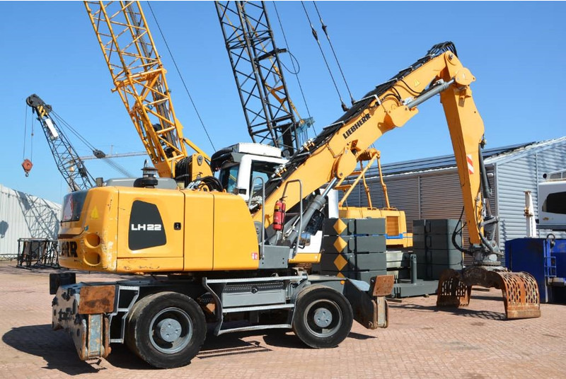 Liebherr LH 22 M - 垃圾/ 工业叉装车:图5 Liebherr LH 22 M - 垃圾/ 工业叉装车:图5