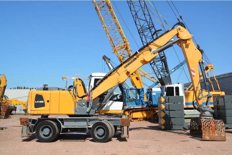 Liebherr LH 22 M - 垃圾/ 工业叉装车:图4 Liebherr LH 22 M - 垃圾/ 工业叉装车:图4