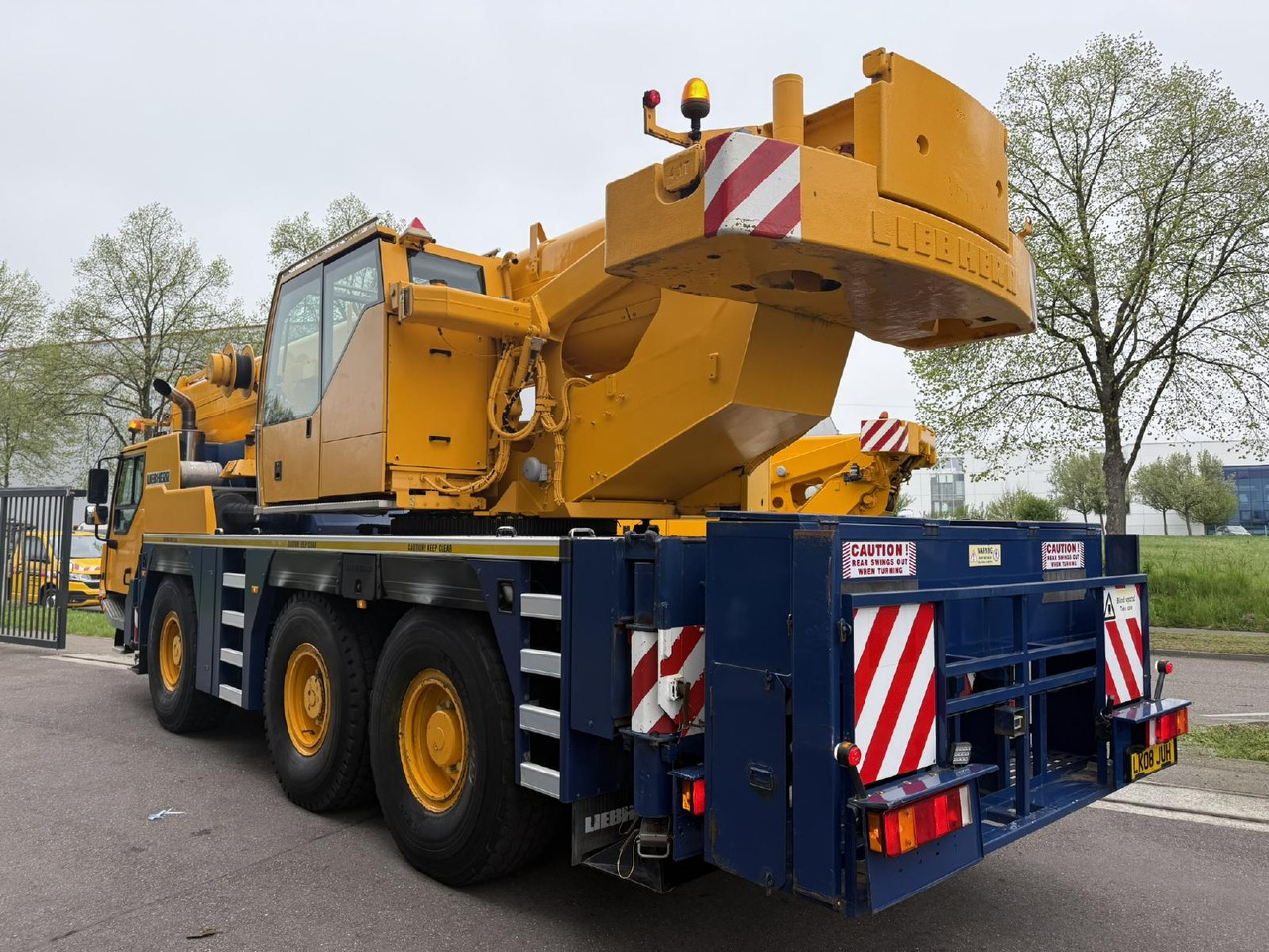 Liebherr LTM 1055-3.2 (08 - 084 745) | 6 x 6 - 移动式起重机:图3 Liebherr LTM 1055-3.2 (08 - 084 745) | 6 x 6 - 移动式起重机:图3