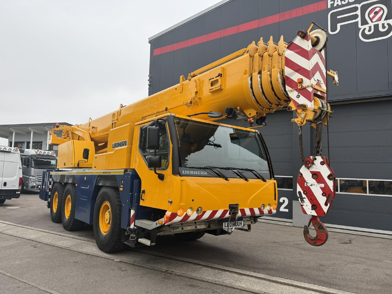 Liebherr LTM 1055-3.2 (08 - 084 745) | 6 x 6 - 移动式起重机:图1 Liebherr LTM 1055-3.2 (08 - 084 745) | 6 x 6 - 移动式起重机:图1