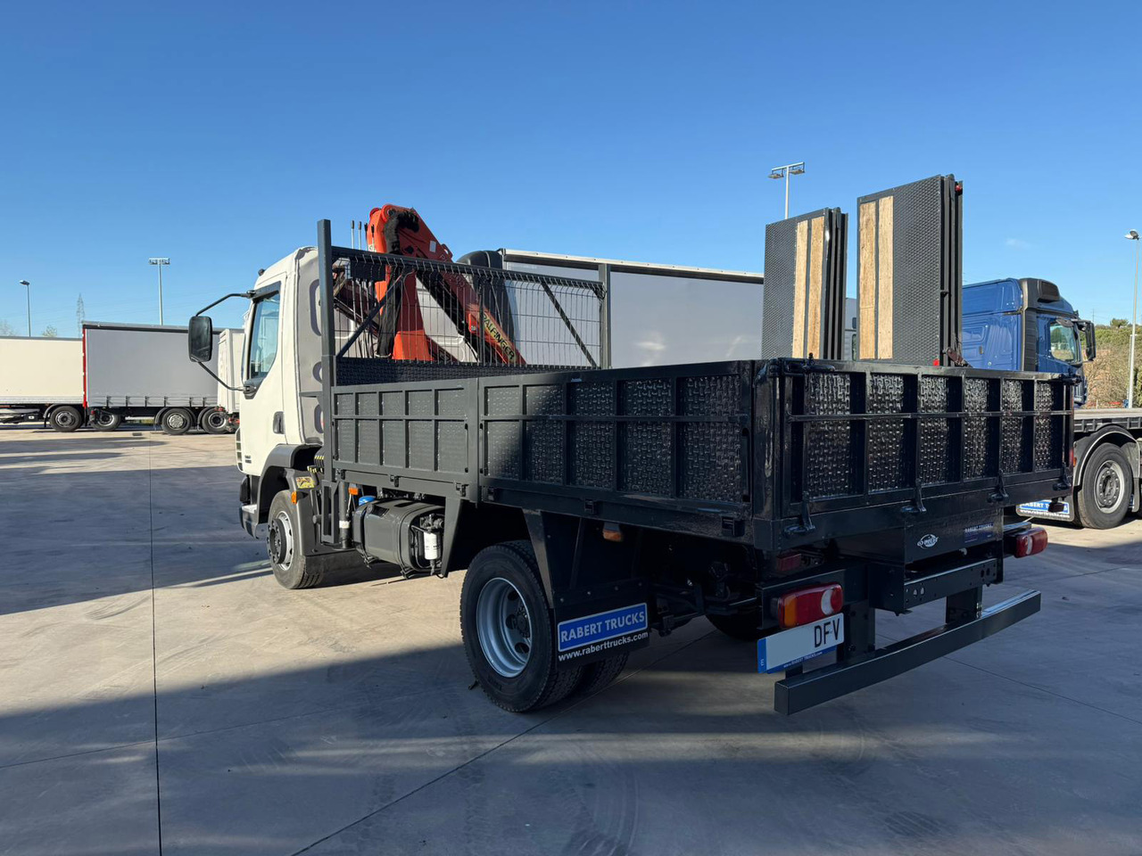 DAF LF FA 45.180 (Platform and Crane) - 栏板式/ 平板卡车, 起重车:图4 DAF LF FA 45.180 (Platform and Crane) - 栏板式/ 平板卡车, 起重车:图4