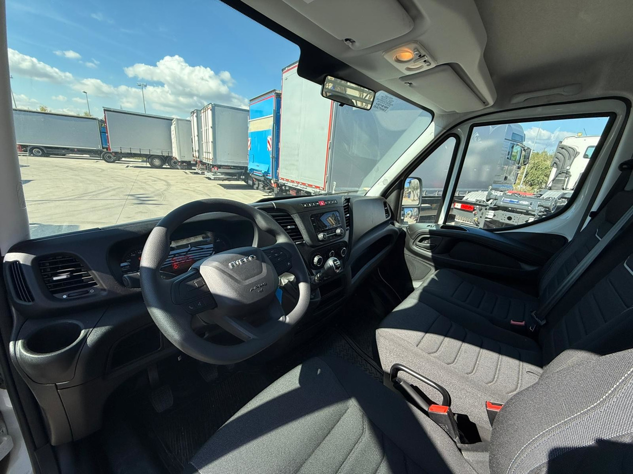 IVECO 35S16 Daily E6 (Open Box) - 其他机械:图5 IVECO 35S16 Daily E6 (Open Box) - 其他机械:图5