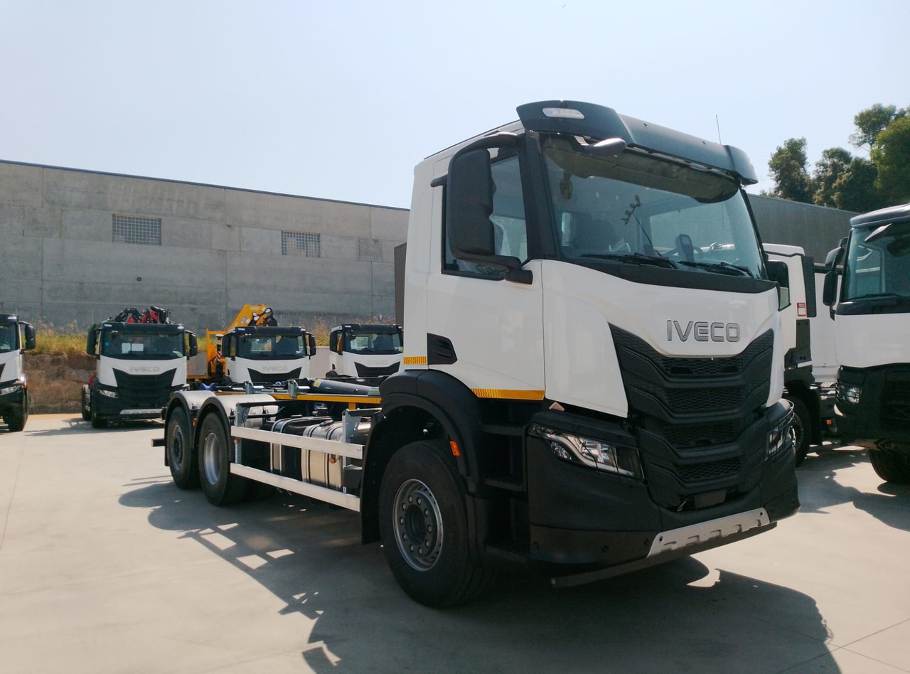 IVECO AD280X40 YPS ON X-WAY E6 (Hook Equipment) - 吊钩升降车:图3 IVECO AD280X40 YPS ON X-WAY E6 (Hook Equipment) - 吊钩升降车:图3