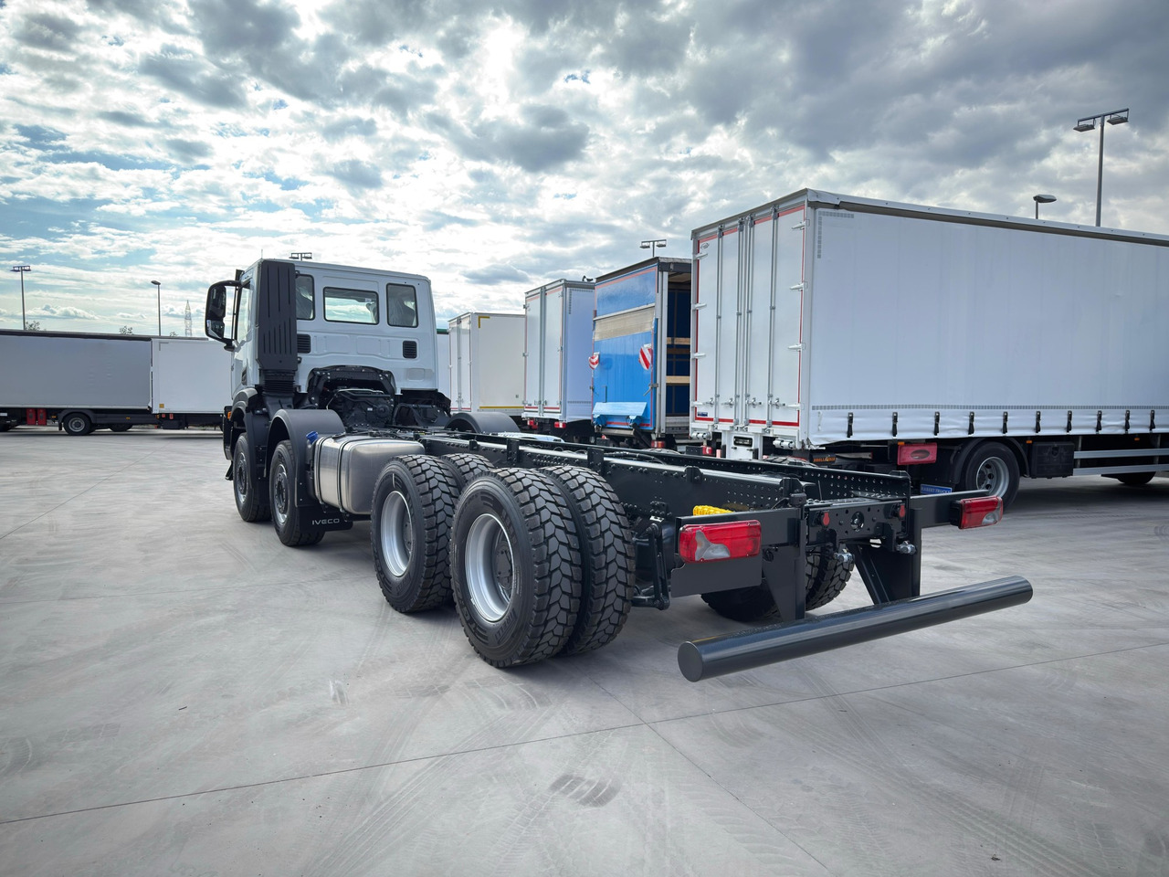 IVECO AD410T50 T-WAY 8x4 E6 (Chassis) - 驾驶室底盘卡车:图4 IVECO AD410T50 T-WAY 8x4 E6 (Chassis) - 驾驶室底盘卡车:图4