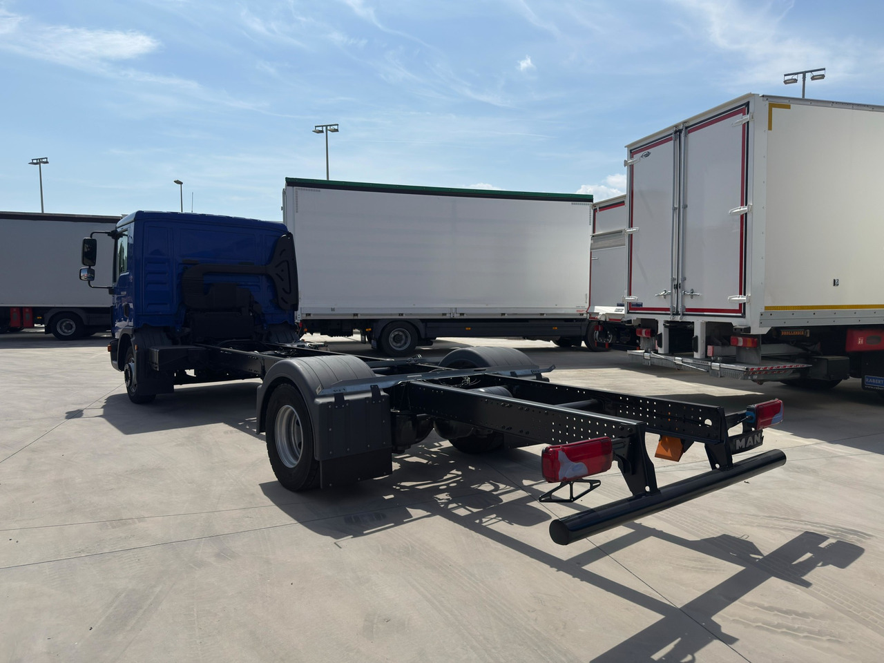 MAN 12.190 BL TGL E6 (Chassis) - 驾驶室底盘卡车:图4 MAN 12.190 BL TGL E6 (Chassis) - 驾驶室底盘卡车:图4
