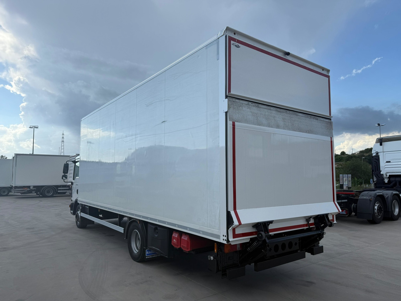 MAN 12.220 BL TGL E6 (Van) - 厢式卡车:图4 MAN 12.220 BL TGL E6 (Van) - 厢式卡车:图4