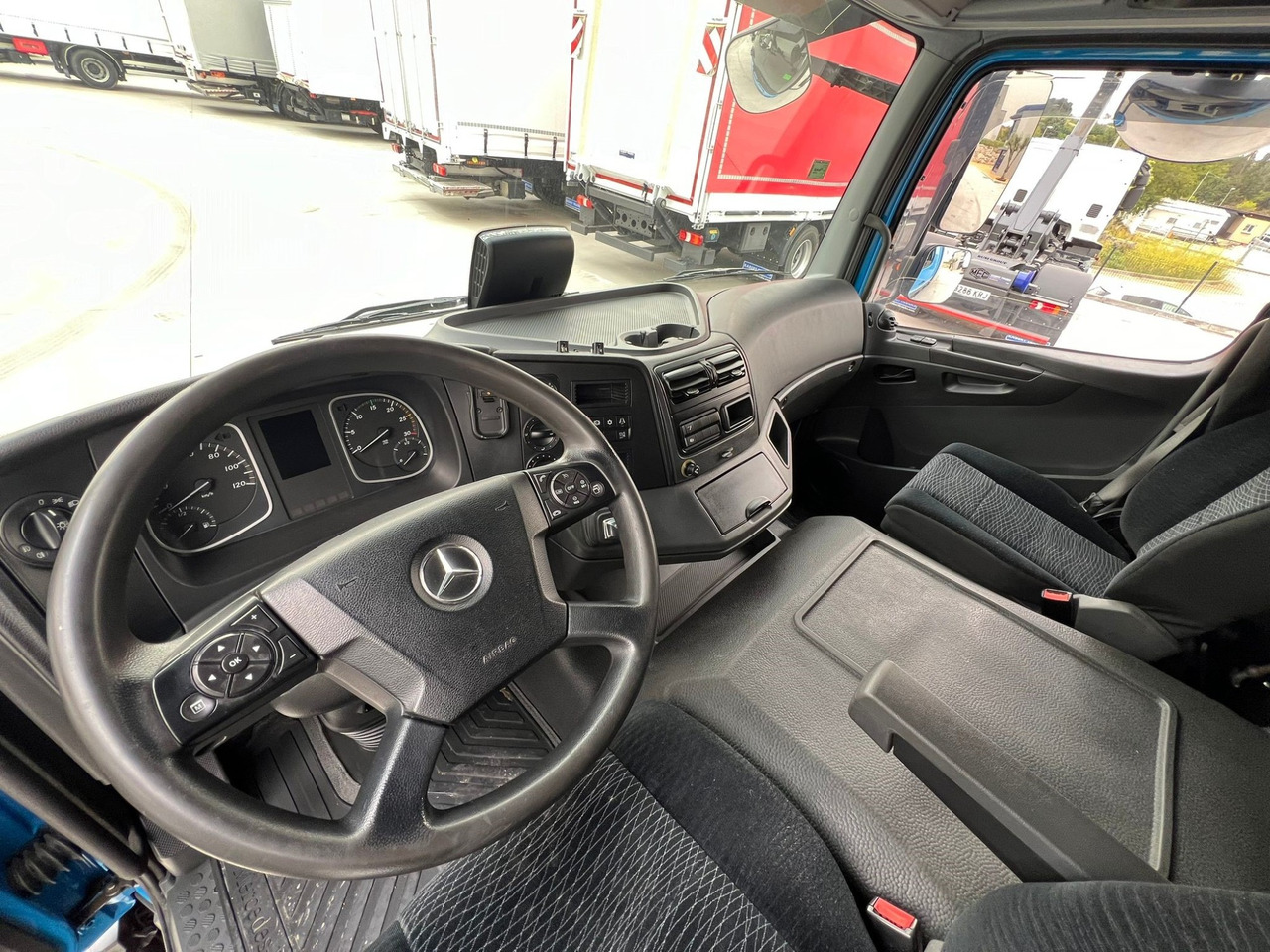 MERCEDES BENZ 13.30L Atego E6 (Tauliner) - 侧帘卡车:图5 MERCEDES BENZ 13.30L Atego E6 (Tauliner) - 侧帘卡车:图5